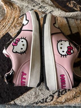 Hello Kitty Pink & Black Sz 7 Sneakers